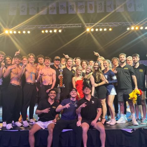 ADPi Cheers for Charity