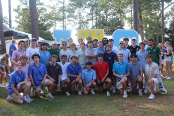 ETA PSI POSES FOR PARENTS WEEKEND TAILGATE!