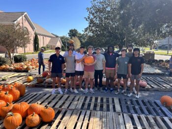 ETA PSI HELPS SAINT LUKES CHURCH MOVE PUMPKINS FOR THE FALL!
