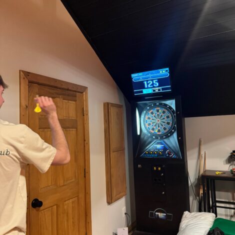 BROTHERS PLAY DARTS