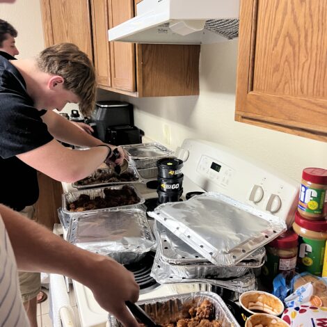 Brothers host dinner for recruitment