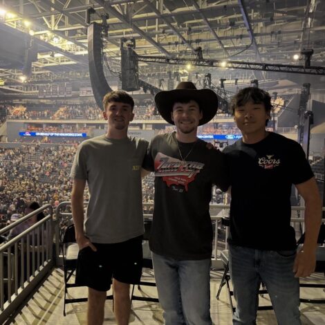 Brothers go see Zach Top