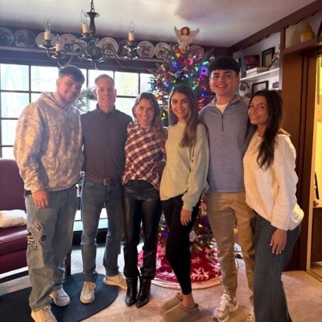Brothers celebrate Christmas with alum