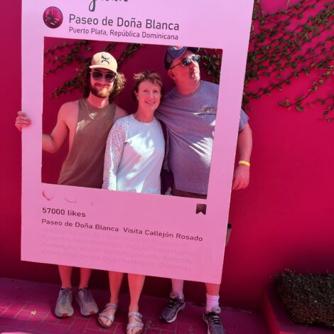 Brother Vredenburgh goes on vacation with former Greek life parents