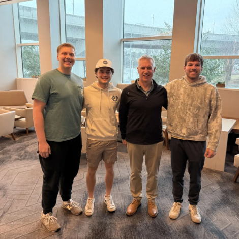 Brothers get photo with Wynn Smiley